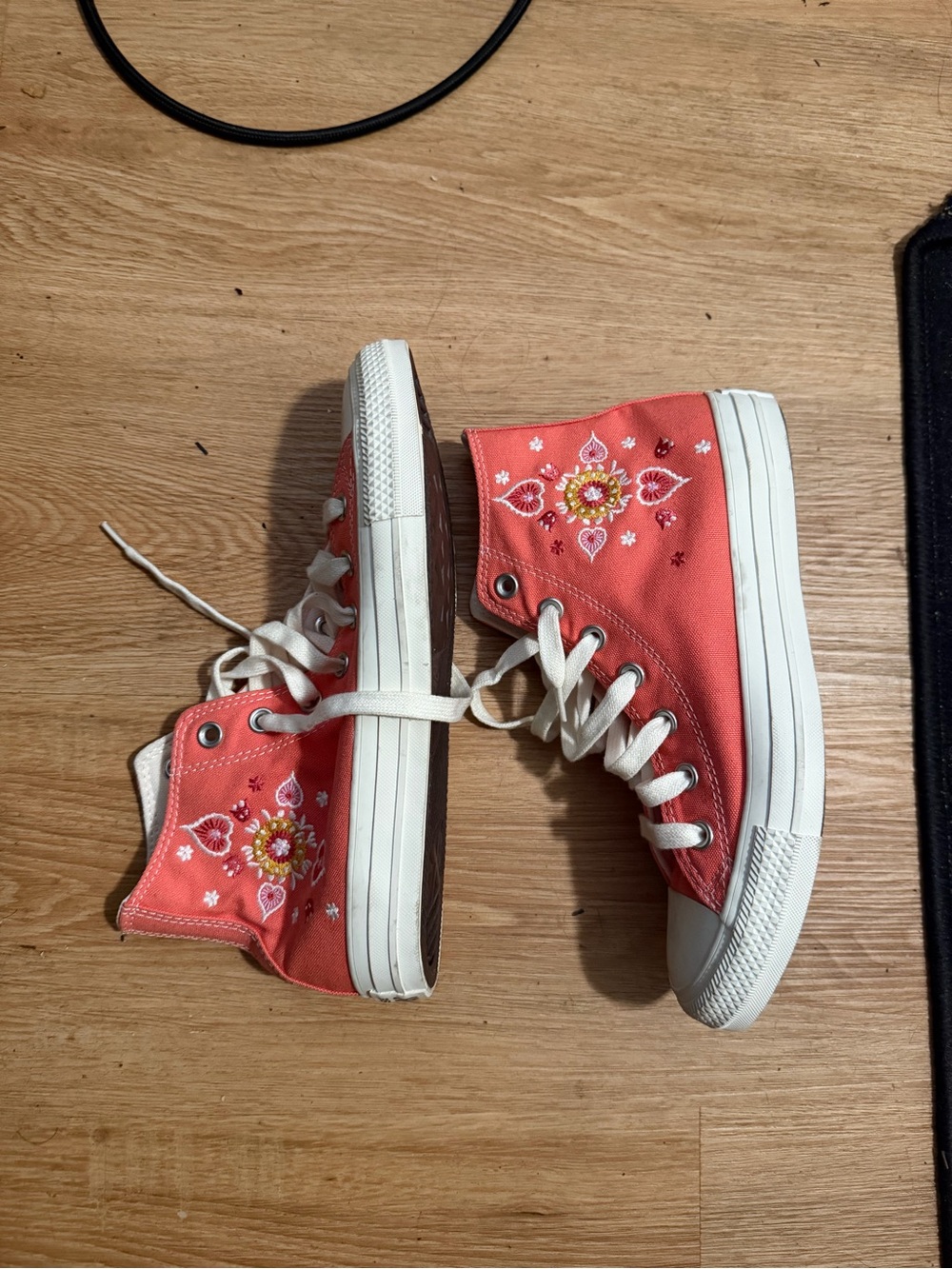 Converse Coral High-Top Sneakers with Floral Embroidery no box - Picture 2 of 8